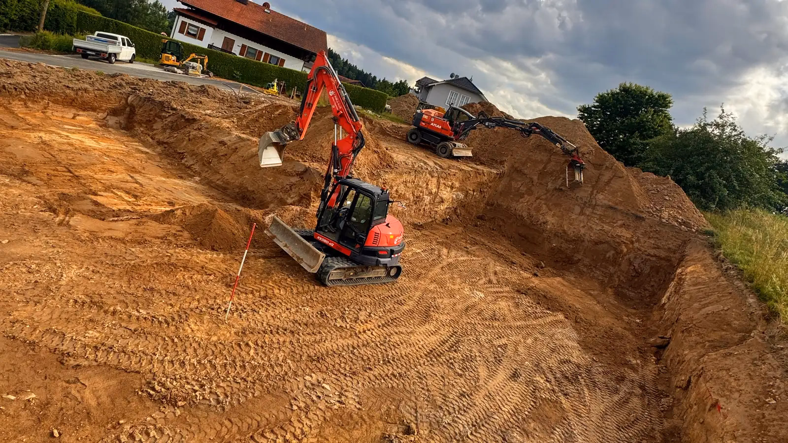 Bagger von Marcel Klein im Einsatz auf einer Baustelle